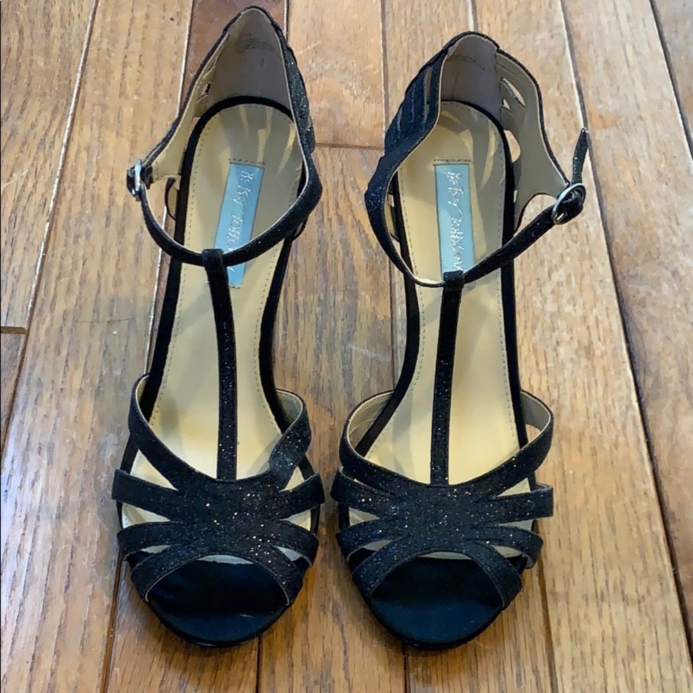 Blue by Betsey Johnson Tee Sandals, Black Glitter